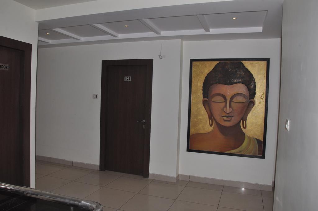 Hotel Surya Haldwāni Kültér fotó