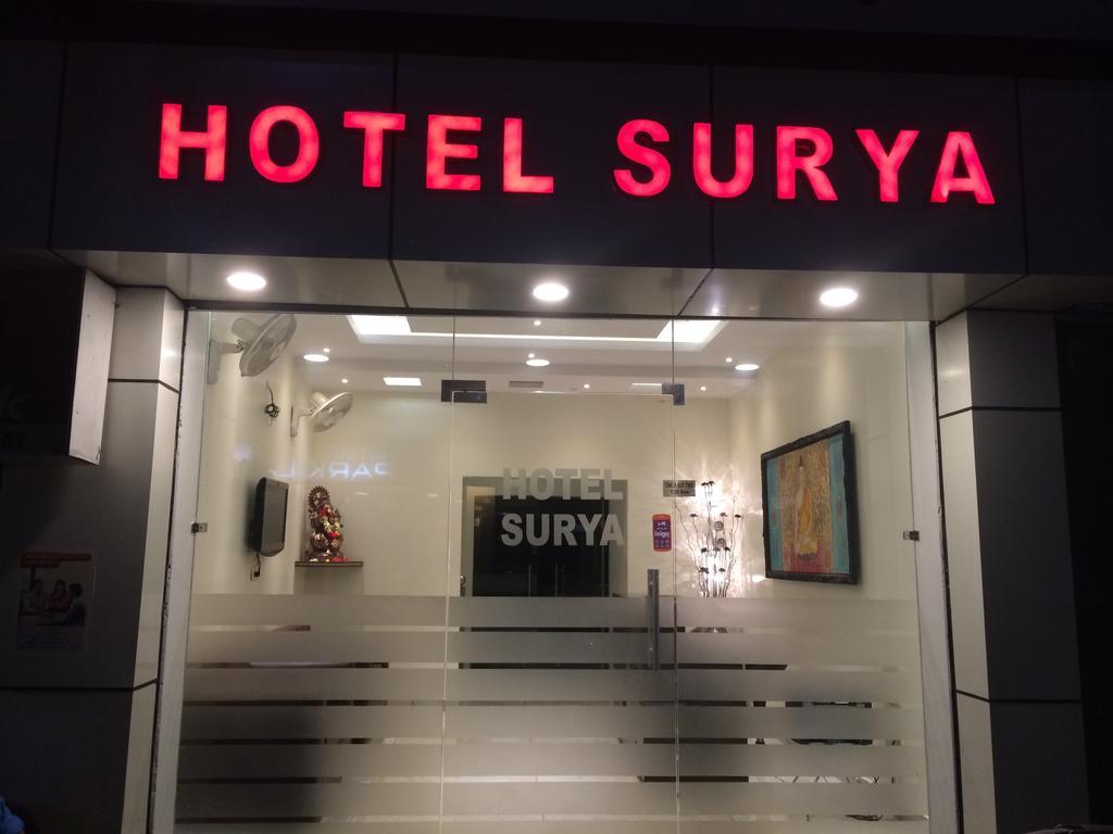 Hotel Surya Haldwāni Kültér fotó