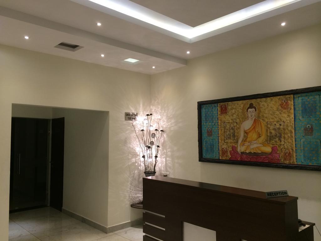 Hotel Surya Haldwāni Kültér fotó