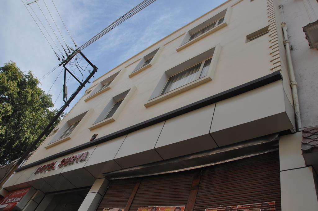 Hotel Surya Haldwāni Kültér fotó