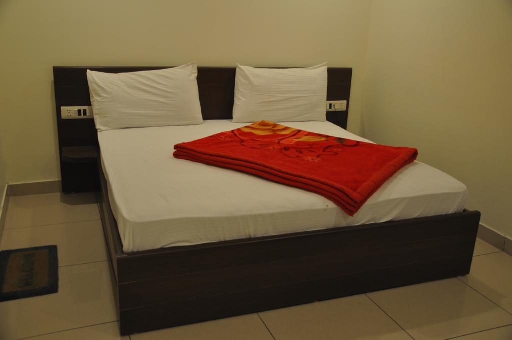 Hotel Surya Haldwāni Szoba fotó